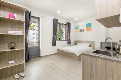 Deluxe Double Room with Balcony — Dlux Saigon